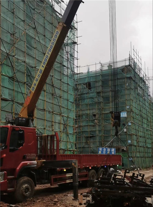 义安区“慢工细活”—— 吊车的 “微动控制” 技术