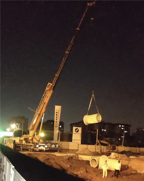 义安区“弯臂矫正”—— 吊车的 “形变补偿” 技术